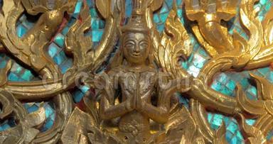 泰国，以<strong>佛像</strong>装饰的金色华丽寺庙